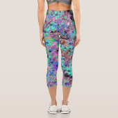 Lila Garten mit Psychedelic Aquamarine-Blume Capri Leggings (Rückseite)