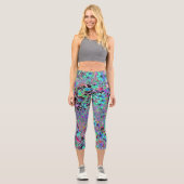 Lila Garten mit Psychedelic Aquamarine-Blume Capri Leggings (Vorderseite)