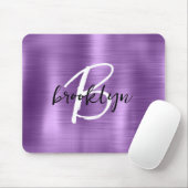 Lila gebürstetes Schwarz-weißes Script Monogram Mousepad (Mit Mouse)