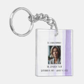 Lila Gedächtnistraining zur Beerdigung Schlüsselanhänger (Vorderseite links)