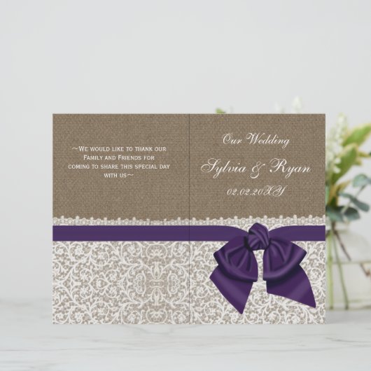 lila gefaltetes Hochzeitsprogramm (Stehend Vorderseite)