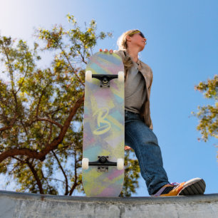 Lila-gelb-blau gestanzt skateboard