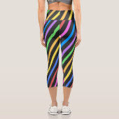 Lila-Gelb-Blau-schwarze Trippelstreifen Capri Leggings (Rückseite)