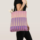 Lila-gelbes, rosa Streifenmuster Tasche (Von Nahem)