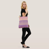 Lila-gelbes, rosa Streifenmuster Tasche (Am Model)
