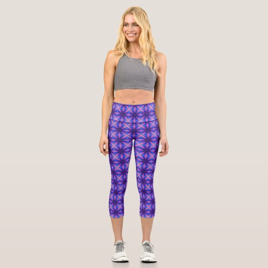 LILA GEOMETRIC YOGA CAPRI LEGGINGS (Vorderseite)