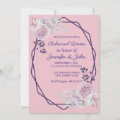 Lila geometrischer Rahmen für rosa Peonies Einladung (Vorderseite)