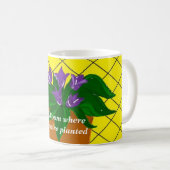 Lila gepunktete Blume mit Sprichwort Kaffeetasse (VorderseiteRechts)