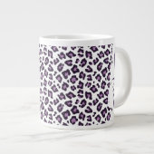 Lila Gepunkteter Leopardruck Jumbo-Tasse (Vorderseite Rechts)