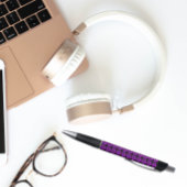 Lila Geranium auf schwarzfloralem Muster Kugelschreiber