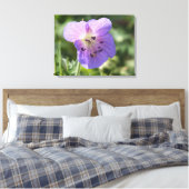 Lila Geranium-Blume auf Leinwand (Insitu (Schlafzimmer))