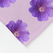 Lila Geranium Blume Nahtloses Muster auf Fleecedecke (Ecke)