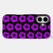 Lila Geranium-Blumenmuster auf Schwarz Case-Mate iPhone Hülle (Rückseite (Horizontal))
