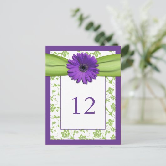Lila Gerber Daisy Green Damask Tischnummer Card (Stehend Vorderseite)