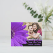 Lila Gerbera Daisy Blume Foto Wedding Save The Date (Stehend Vorderseite)