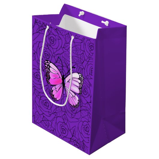 Lila Geschenktasche mit Schmetterling - Farbe ausw Mittlere Geschenktüte (Vorderseite Schrägansicht)