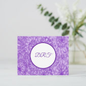 Lila gestrichene Blume mit Monogramm Postkarte (Stehend Vorderseite)