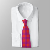 Lila Gingham in lebendiger Red Checkered Krawatte (Gebunden)