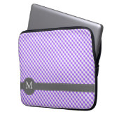 Lila Gingham-Muster-Gewohnheits-Monogramm Laptopschutzhülle (Vorderseite Links)