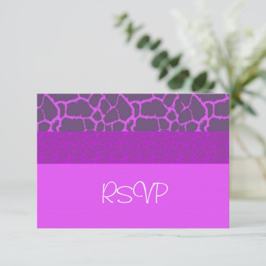 Lila Giraffe Muster UAWG RSVP Karte (Stehend Vorderseite)