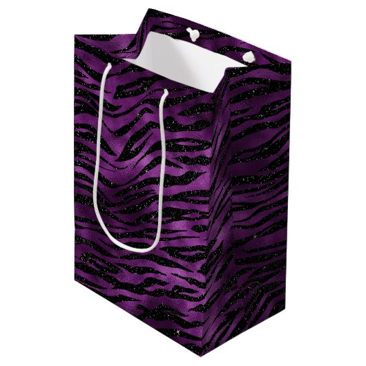 Lila Glitz Zebra Print Mittlere Geschenktüte (Vorderseite Schrägansicht)