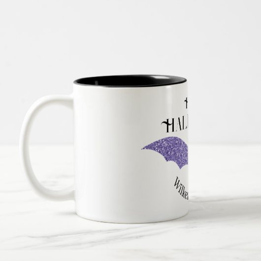 Lila Glitzer Bat Happy Halloween Zweifarbige Tasse (Links)