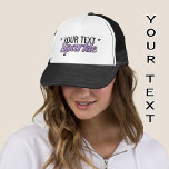 Lila Glitzer-Effekt für benutzerdefinierten Text Truckerkappe<br><div class="desc">Fügen Sie Ihre eigene Beschriftung hinzu,  um diesen "... Sparkle" Slogan in lila Imitaten Glitzer und schwarzen Text zu vervollständigen.</div>
