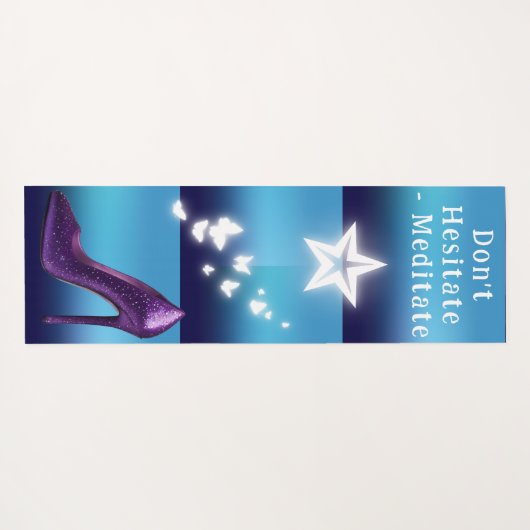 Lila Glitzer High Heel Shoe auf blauem Gradient | Yogamatte (Rückseite (Horizontal))