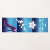 Lila Glitzer High Heel Shoe auf blauem Gradient | Yogamatte (Vorderseite (Horizontal))