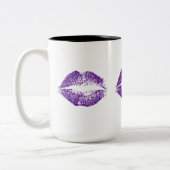 Lila Glitzer-Lippen #2 Zweifarbige Tasse (Links)