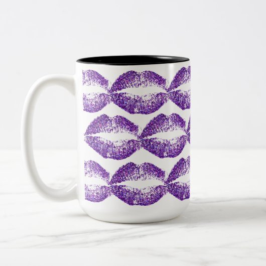 Lila Glitzer Lippen #3 Zweifarbige Tasse (Links)