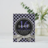 Lila Glitzer Look Polka Dot Sweet 16 Party Einladung (Stehend Vorderseite)