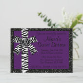 Lila Glitzer mit Zebra Druckbogen einladen Einladung (Stehend Vorderseite)