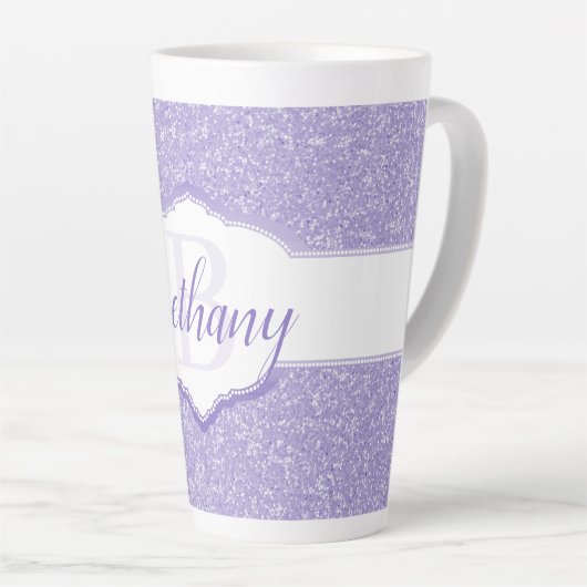 Lila Glitzer Monogramm Latte Tasse (Rechte Ecke)