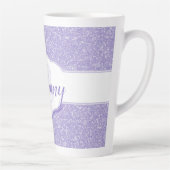 Lila Glitzer Monogramm Latte Tasse (Rechts)