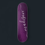 Lila Glitzer Shimmer Personalisierter Name Skateboard<br><div class="desc">Das lila Glitzer Shimmer Custom Personalisiert Name Skateboard verfügt über einen modernen lila Glitzer mit Ihrem personalisierten Namen in der Mitte. Entworfen von ©Evco Studio www.zazzle.com/store/evcostudio</div>