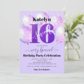 Lila Glitzer Sweet 16 Birthday Balloons Moderne Einladung (Stehend Vorderseite)
