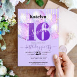 Lila Glitzer Sweet 16 Geburtstag Girly Balloons Einladung<br><div class="desc">"Happy Sweet 16". Schicken Sie diese atemberaubende, einfache, festliche, moderne, personalisierte Party Einladung für eine Veranstaltung, an die Sie sich erinnern können. Fett, grafisch, schwarz Typografie und handgeschriebenes Skriptüberlagern einen lila Glitzer "16", lila Ballons und goldene funkelnd Streichellichter auf einem sanften lila Hintergrund. Personalisieren Sie den benutzerdefinierten Text mit dem...</div>