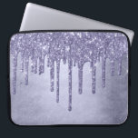 Lila Glitzer zum Tropfen | Chic Lavender Icing Pou Laptopschutzhülle<br><div class="desc">Herrlich weiche, Shabby Chic Lavendel und lila lila Glitzer Farbe drizzle in einem femininen schmelzenden Vereisungsmuster. Aus der Kollektion "Icing Tropfen" zeichnet sich diese Girly-Textur durch einen modischen Imitat-Metallschlauch aus, der mit einem funkelnd Glanz versehen ist, der für jede Veranstaltung oder jeden Tag perfekt geeignet ist, um den Pop von...</div>