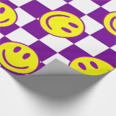 lila glückliches Gesicht check groovy Geschenkpapier (Ecke)