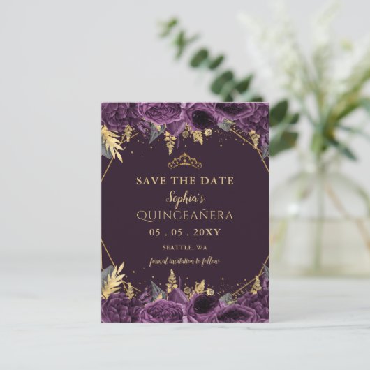 Lila Gold Floral Quinceñera Save the Date Ankündigungspostkarte (Stehend Vorderseite)