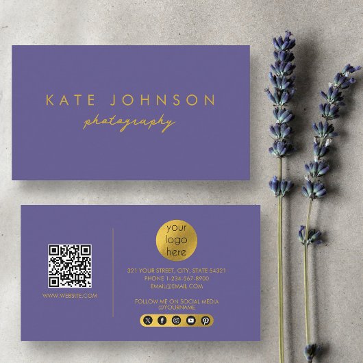 Lila Gold Modernes Script QR Code Social Media B Visitenkarte