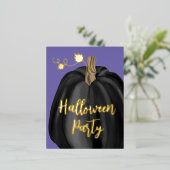 Lila Gold Script Pumpkin-Halloween-Party Folie Einladungspostkarte (Stehend vorne)