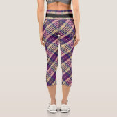 Lila, goldener und blauer Tartan Capri Leggings (Rückseite)