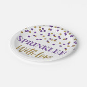 Lila Goldkonfetti mit Liebe gesprinkt Pappteller (Schrägansicht)
