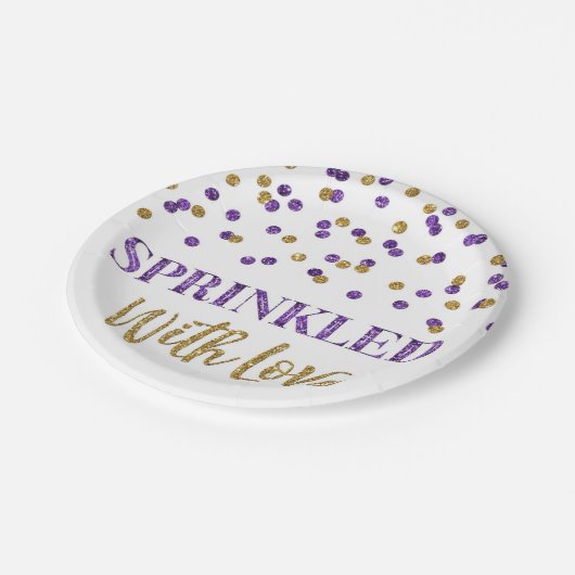 Lila Goldkonfetti mit Liebe gesprinkt Pappteller (Schrägansicht)