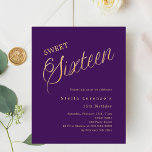 Lila Goldskript, elegant Sweet 16 Einladung<br><div class="desc">Eine moderne süße 16 Einladung. Ein lila Hintergrund und das Wort Sechzehn mit großen Buchstaben geschrieben. Personalisieren und fügen Sie einen Namen und Party-Details hinzu. 1 Blatt = 1 Einladung mit Druckkante bis Kante.</div>