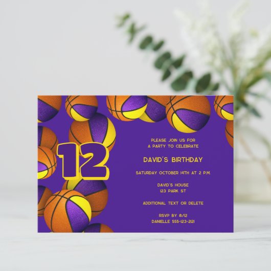 lila Goldteam färbt Basketbälle Geburtstag Einladung (Stehend Vorderseite)