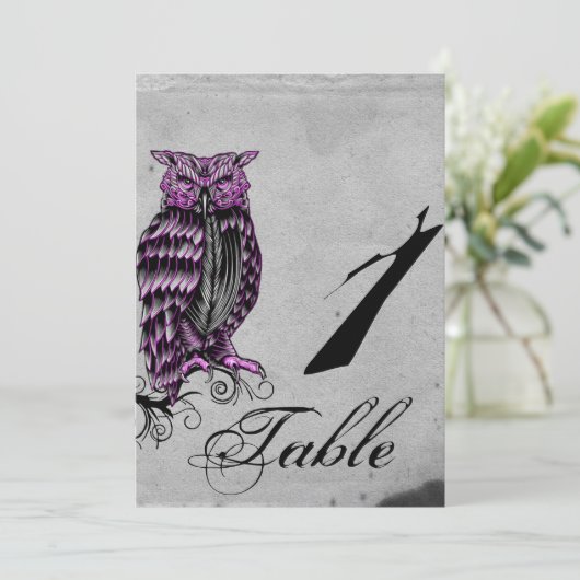 Lila Gothic Owl Posh Wedding Tischnummer (Stehend Vorderseite)