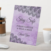 Lila gotische Hochzeitssicherheit Sockelschild (In SItu)